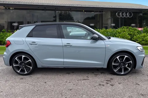  Audi A1 1.0 TFSI 30 Black Edition Sportback Euro 6 (s/s) 5dr Thumbnail #4