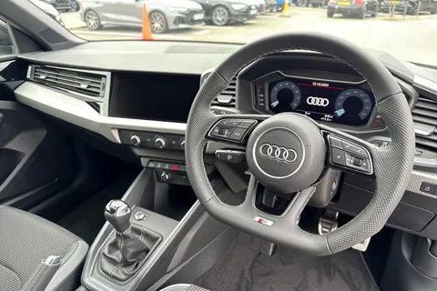  Audi A1 1.0 TFSI 30 Black Edition Sportback Euro 6 (s/s) 5dr Thumbnail #18