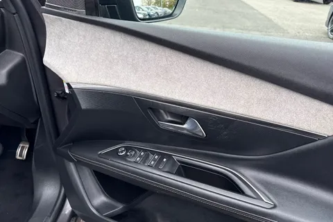 GX72DYW PEUGEOT 3008 1.6 13.2kWh GT Premium e-EAT Euro 6 (s/s) 5dr Thumbnail #21