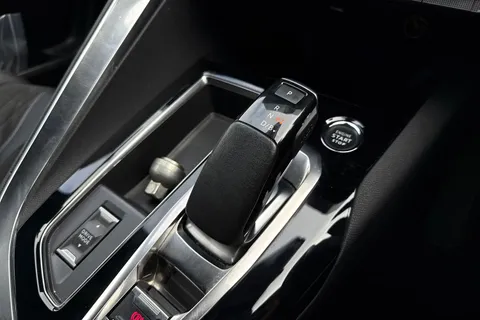 GX72DYW PEUGEOT 3008 1.6 13.2kWh GT Premium e-EAT Euro 6 (s/s) 5dr Thumbnail #23