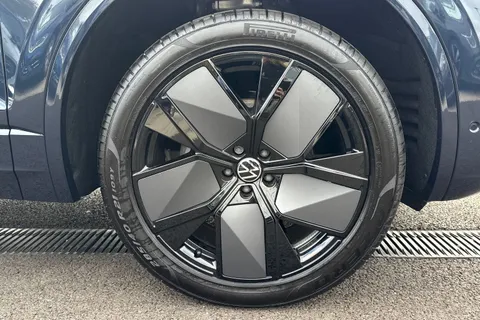  Volkswagen Touareg 3.0 TDI V6 Black Edition Tiptronic 4Motion Euro 6 (s/s) 5dr Thumbnail #11