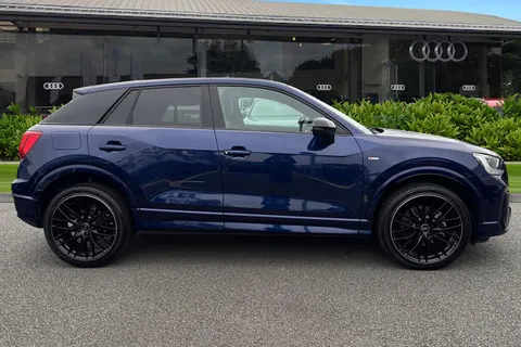 DK25XKU Audi Q2 Black Edition 35 TFSI 150 PS S tronic Thumbnail #4