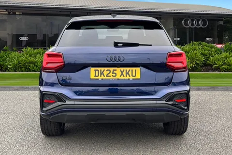 DK25XKU Audi Q2 Black Edition 35 TFSI 150 PS S tronic Thumbnail #5