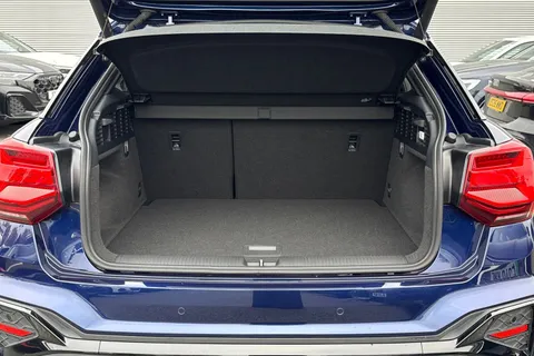 DK25XKU Audi Q2 Black Edition 35 TFSI 150 PS S tronic Thumbnail #7