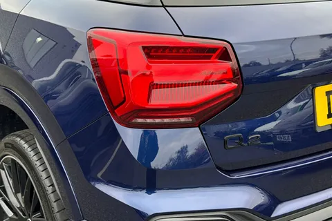 DK25XKU Audi Q2 Black Edition 35 TFSI 150 PS S tronic Thumbnail #8