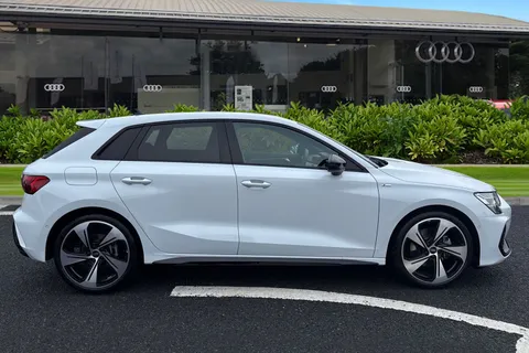 PY25CYX Audi A3 Black Edition 35 TDI 150 PS S tronic Thumbnail #4