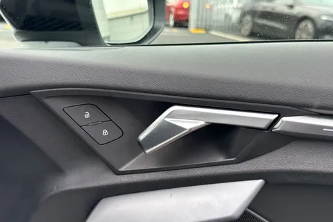 PY25CYX Audi A3 Black Edition 35 TDI 150 PS S tronic Thumbnail #21