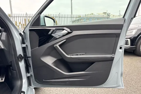 Audi A1 1.0 TFSI 25 S line Sportback Euro 6 (s/s) 5dr Thumbnail #46