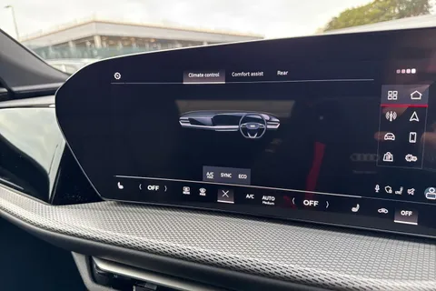  Audi Q5 2.0 TDI S line S Tronic quattro Euro 6 (s/s) 5dr Thumbnail #45