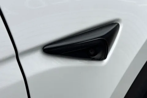 MA72YVG Tesla Model Y (Dual Motor) Long Range Auto 4WDE 5dr Thumbnail #29