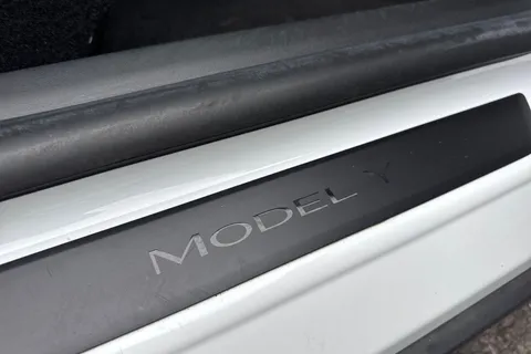 MA72YVG Tesla Model Y (Dual Motor) Long Range Auto 4WDE 5dr Thumbnail #39