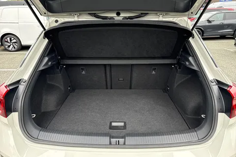 KT74AOS Volkswagen T-Roc 2.0 TDI 150 EVO R-Line 5dr DSG⭐Low TAX £195 a year, Rear view camera⭐ Thumbnail #7