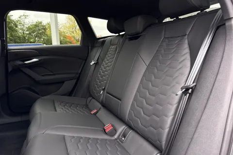  Audi A6 E-Tron Avant 100kWh Performance S line Auto 5dr Thumbnail #19