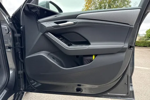  Audi A6 E-Tron Avant 100kWh Performance S line Auto 5dr Thumbnail #21