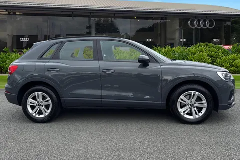 DS72UJL Audi Q3 Technik 35 TFSI 150 PS S tronic Thumbnail #3