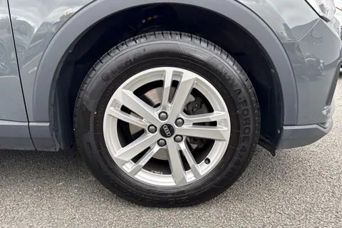 DS72UJL Audi Q3 Technik 35 TFSI 150 PS S tronic Thumbnail #9