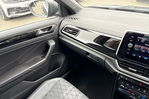 DK25ZLN Volkswagen T-Roc 2.0 TDI 150 EVO R-Line 5dr DSG | Heated Seats | App Connect Thumbnail #21