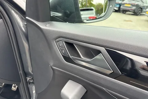 DK25ZLN Volkswagen T-Roc 2.0 TDI 150 EVO R-Line 5dr DSG | Heated Seats | App Connect Thumbnail #22