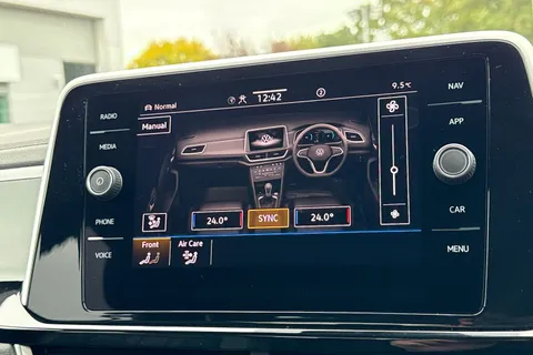 DK25ZLN Volkswagen T-Roc 2.0 TDI 150 EVO R-Line 5dr DSG | Heated Seats | App Connect Thumbnail #23
