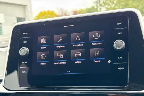 DK25ZLN Volkswagen T-Roc 2.0 TDI 150 EVO R-Line 5dr DSG | Heated Seats | App Connect Thumbnail #29
