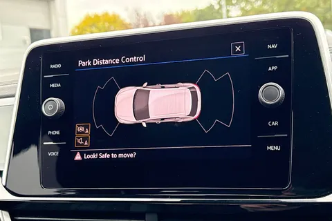 DK25ZLN Volkswagen T-Roc 2.0 TDI 150 EVO R-Line 5dr DSG | Heated Seats | App Connect Thumbnail #34