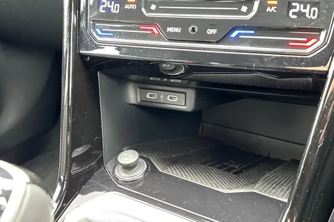 DK25ZLN Volkswagen T-Roc 2.0 TDI 150 EVO R-Line 5dr DSG | Heated Seats | App Connect Thumbnail #37