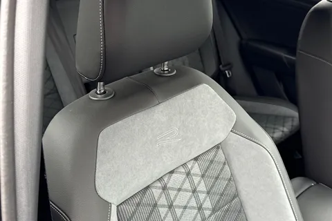 DK25ZLN Volkswagen T-Roc 2.0 TDI 150 EVO R-Line 5dr DSG | Heated Seats | App Connect Thumbnail #38