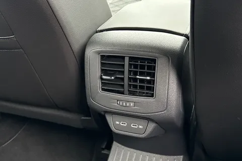 DK25ZLN Volkswagen T-Roc 2.0 TDI 150 EVO R-Line 5dr DSG | Heated Seats | App Connect Thumbnail #40