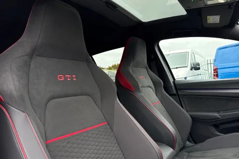 CY25GMG Volkswagen Golf 2.0 TSI 300 GTI Clubsport 5dr DSG⭐Black Pack, DCC, Sunroof, 'Akrapovic' exh Thumbnail #24