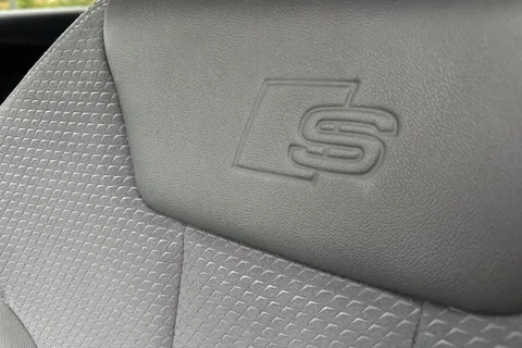 34 of 66 for AUDI A4 35 TFSI Black Edition 5dr S Tronic