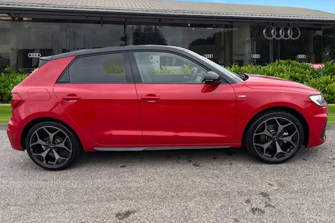  Audi A1 1.5 TFSI 35 Black Edition Sportback S Tronic Euro 6 (s/s) 5dr Thumbnail #4