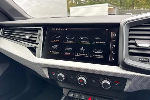  Audi A1 1.5 TFSI 35 Black Edition Sportback S Tronic Euro 6 (s/s) 5dr Thumbnail #33