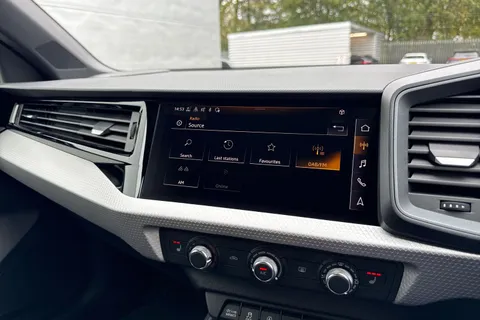  Audi A1 1.5 TFSI 35 Black Edition Sportback S Tronic Euro 6 (s/s) 5dr Thumbnail #35