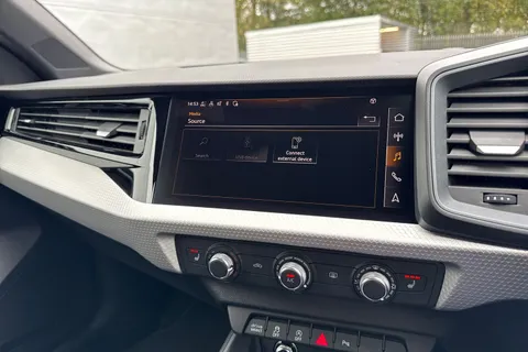  Audi A1 1.5 TFSI 35 Black Edition Sportback S Tronic Euro 6 (s/s) 5dr Thumbnail #37