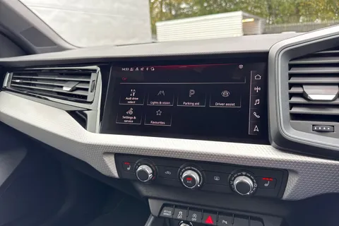  Audi A1 1.5 TFSI 35 Black Edition Sportback S Tronic Euro 6 (s/s) 5dr Thumbnail #40