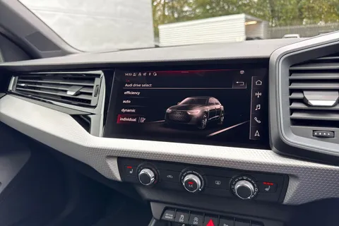  Audi A1 1.5 TFSI 35 Black Edition Sportback S Tronic Euro 6 (s/s) 5dr Thumbnail #41