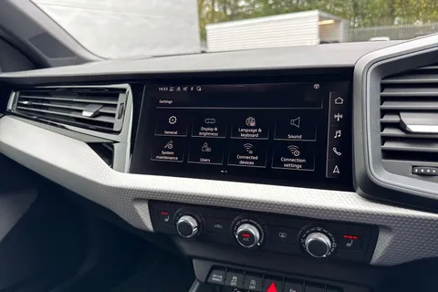  Audi A1 1.5 TFSI 35 Black Edition Sportback S Tronic Euro 6 (s/s) 5dr Thumbnail #45