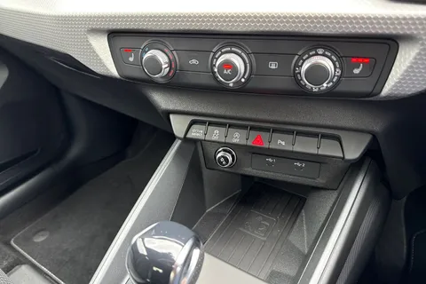  Audi A1 1.5 TFSI 35 Black Edition Sportback S Tronic Euro 6 (s/s) 5dr Thumbnail #48