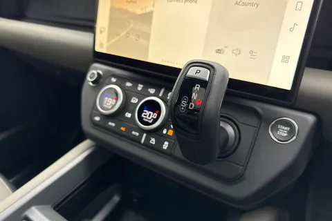  Land Rover Defender 110 3.0 D350 MHEV X-Dynamic HSE Auto 4WD Euro 6 (s/s) 5dr Thumbnail #17
