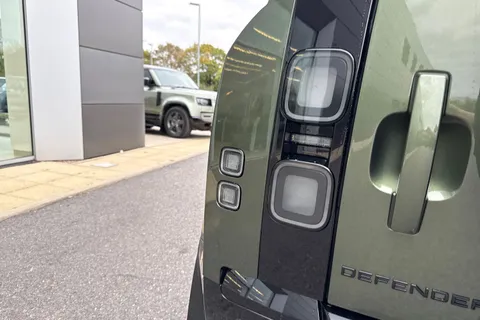  Land Rover Defender 110 3.0 D350 MHEV X-Dynamic HSE Auto 4WD Euro 6 (s/s) 5dr Thumbnail #26