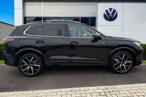 KT74ZGP Volkswagen Tiguan 1.5 eTSI 150 R-Line 5dr DSG **IQ LIGHTS, INFORTAINMENT PACK, DRIVER PACK** Thumbnail #4