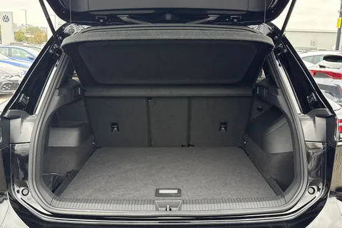 KT74ZGP Volkswagen Tiguan 1.5 eTSI 150 R-Line 5dr DSG **IQ LIGHTS, INFORTAINMENT PACK, DRIVER PACK** Thumbnail #8