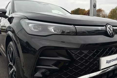 KT74ZGP Volkswagen Tiguan 1.5 eTSI 150 R-Line 5dr DSG **IQ LIGHTS, INFORTAINMENT PACK, DRIVER PACK** Thumbnail #10