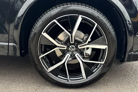 KT74ZGP Volkswagen Tiguan 1.5 eTSI 150 R-Line 5dr DSG **IQ LIGHTS, INFORTAINMENT PACK, DRIVER PACK** Thumbnail #12