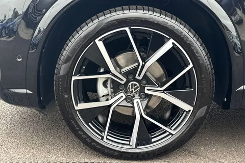 KT74ZGP Volkswagen Tiguan 1.5 eTSI 150 R-Line 5dr DSG **IQ LIGHTS, INFORTAINMENT PACK, DRIVER PACK** Thumbnail #14