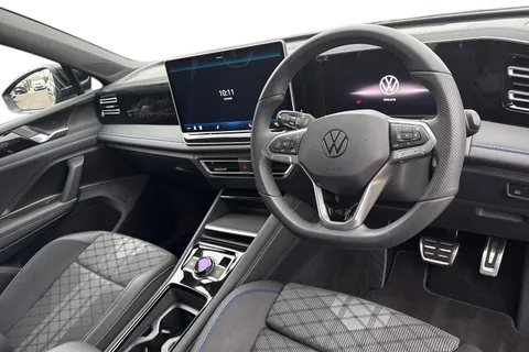 KT74ZGP Volkswagen Tiguan 1.5 eTSI 150 R-Line 5dr DSG **IQ LIGHTS, INFORTAINMENT PACK, DRIVER PACK** Thumbnail #15