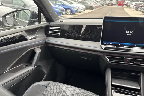 KT74ZGP Volkswagen Tiguan 1.5 eTSI 150 R-Line 5dr DSG **IQ LIGHTS, INFORTAINMENT PACK, DRIVER PACK** Thumbnail #21