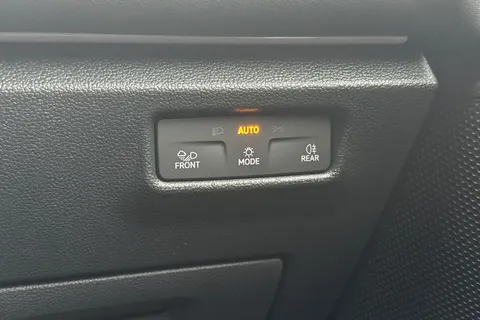 KT74ZGP Volkswagen Tiguan 1.5 eTSI 150 R-Line 5dr DSG **IQ LIGHTS, INFORTAINMENT PACK, DRIVER PACK** Thumbnail #42