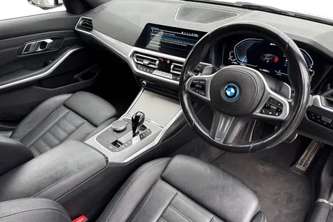 YP71XDB BMW 3 Series 2.0 330e 12kWh M Sport Touring Auto Euro 6 (s/s) 5dr Thumbnail #9
