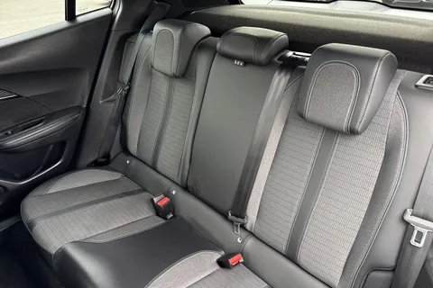 SG71KSZ PEUGEOT e-2008 50kWh Allure Auto 5dr Thumbnail #19